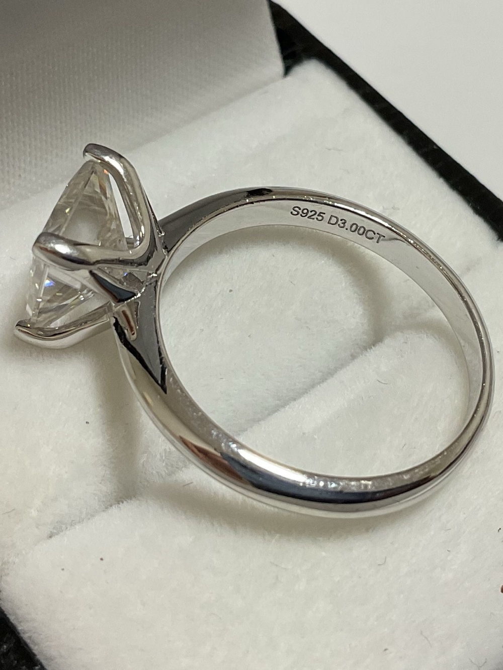 Elegant 3 Carat Moissanite S925 Brilliant Cut Statement Ring Size 8 - Picture 3 of 13